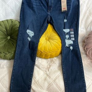 Levi’s 711 Skinny
